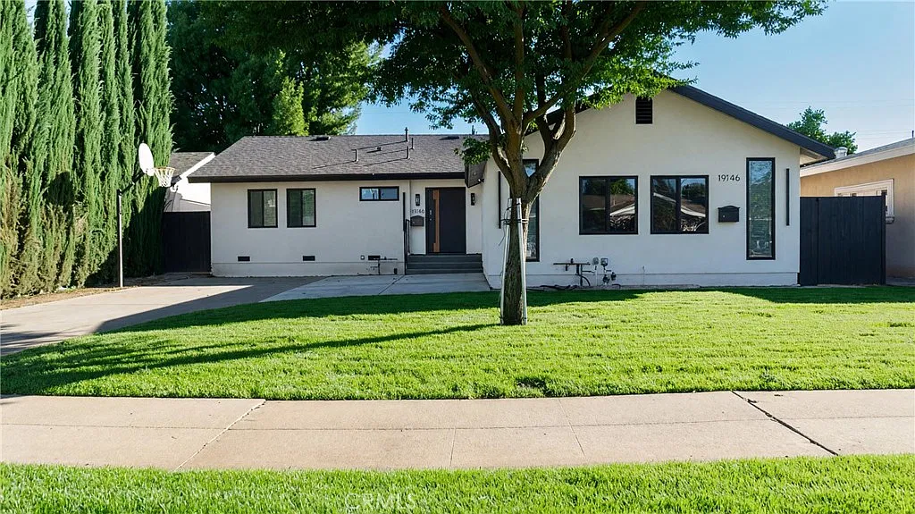 4 bed, 1449 sqft, $4,499 — Photo 3