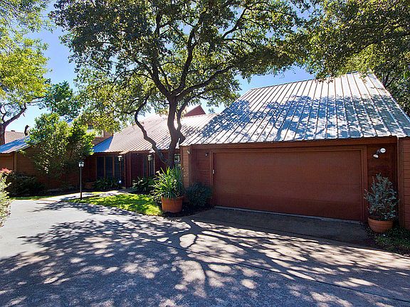 Dramatic, spacious, perfect for art lovers! Truly  not a cookie cutter home!