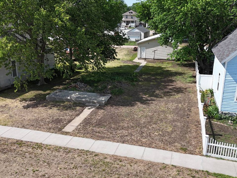 1st image of 534 W 5th St