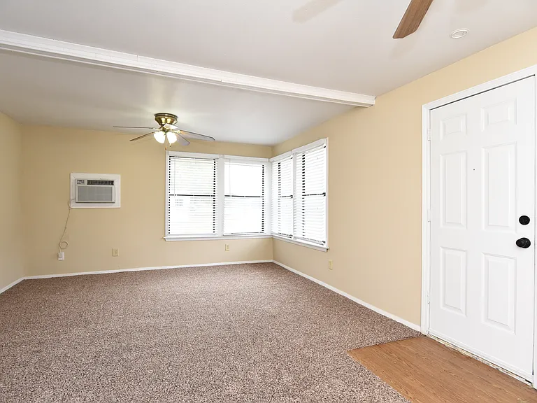 302 E Aquarium Pl — Photo 14