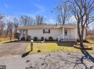 6 Adams Dr, Royersford, PA 19468