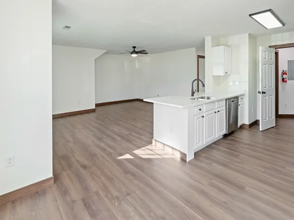 (undisclosed Address), Pella, IA 50219