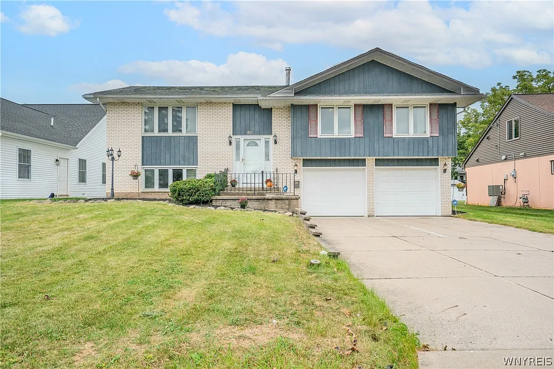 3 bed, 2.0 bath, 2100 sqft, $3,495 — Photo 2