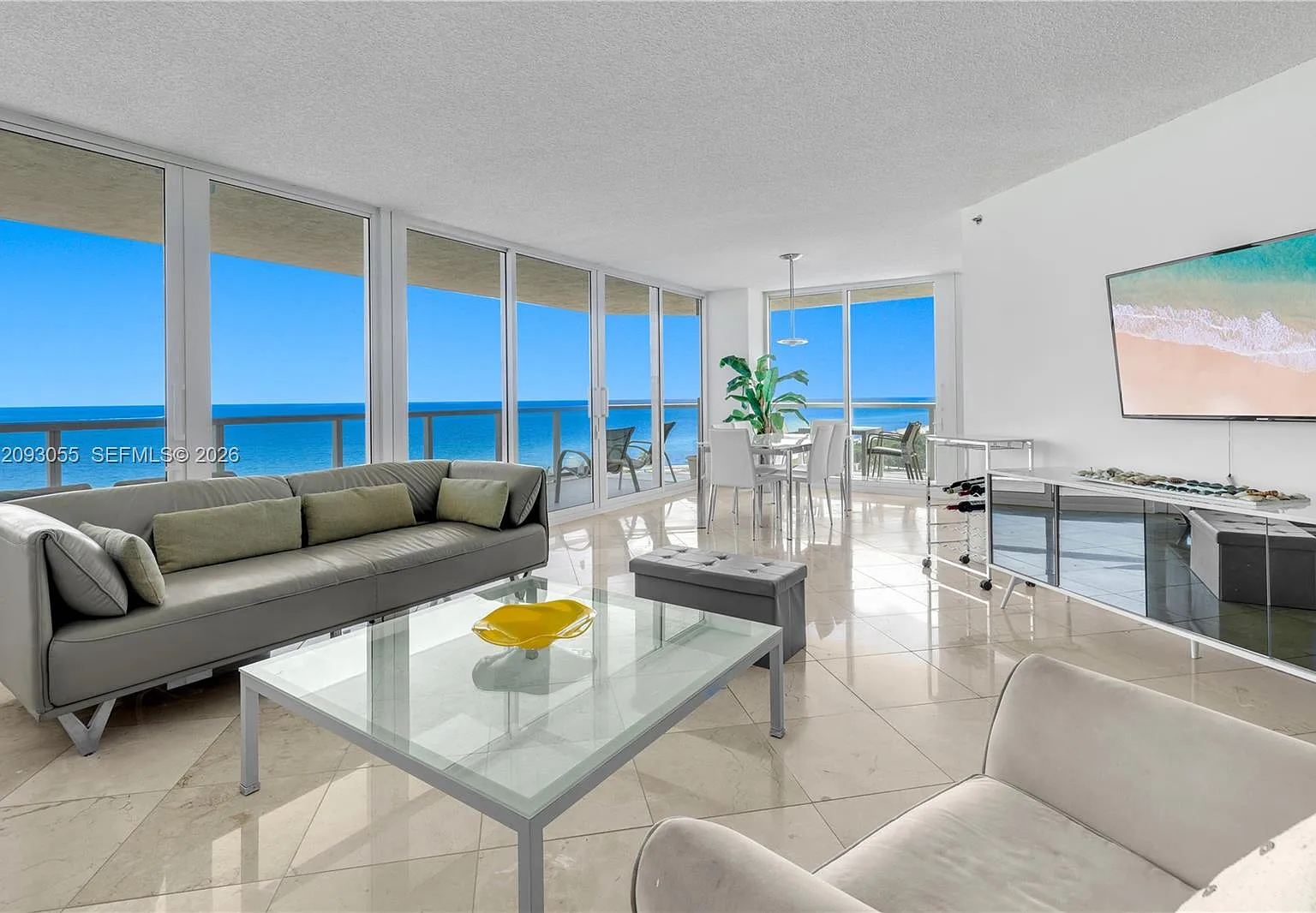 St Tropez Ocean Condo — Photo 4
