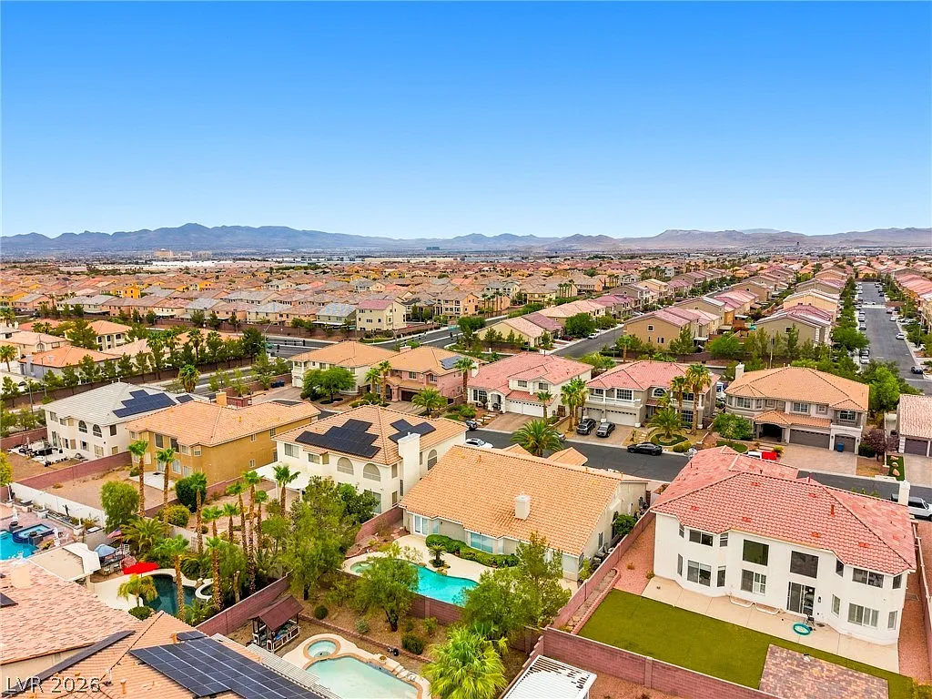 4 bed, 2.5 bath, 4206 sqft, $3,950 — Photo 4