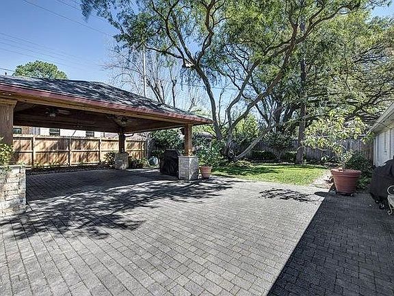 Large, low maintenance yard with sprinklers and a fountain