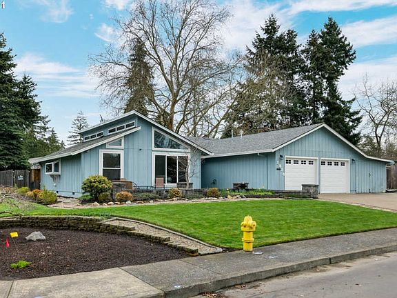 2nd image of 2820 SE Brodiaea Ct