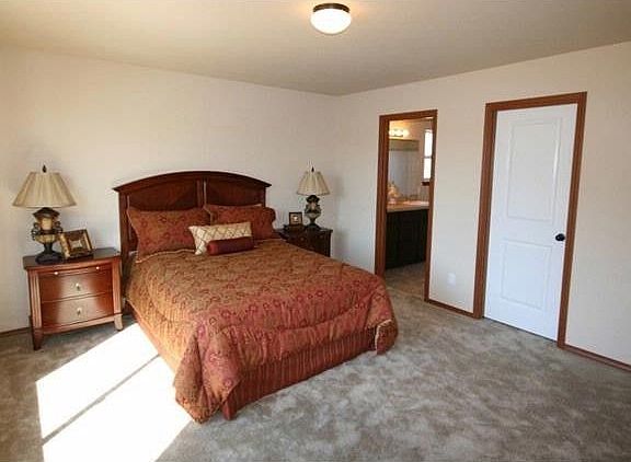 4th image of 10627 SE 273rd Ct