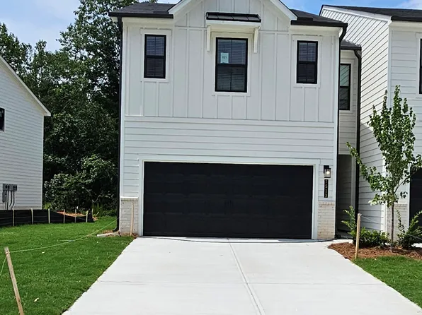 7513 Clover Ln, Flowery Branch, GA 30542