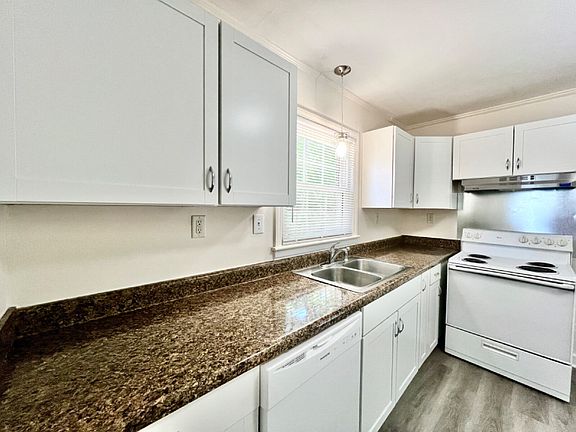 3rd image of 655 Reeves Ct