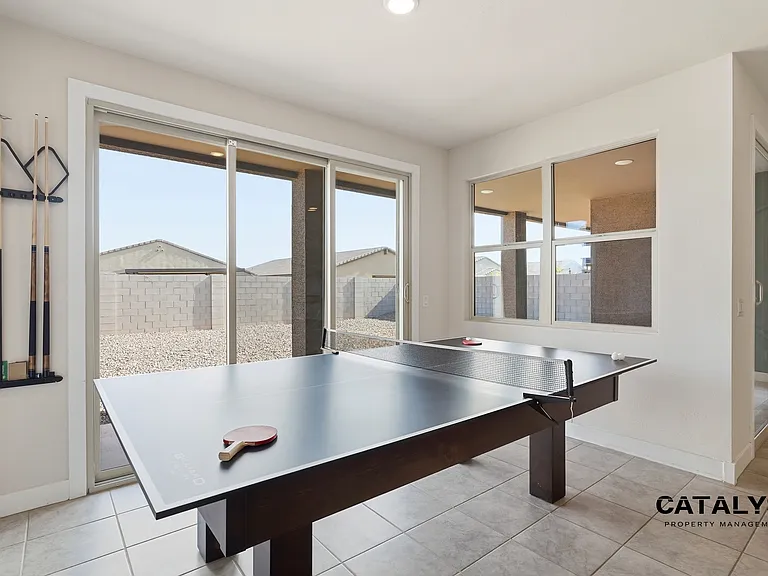 6926 W Winston Dr — Photo 27