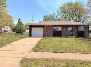 3842 SW Cambridge Ter, Topeka, KS 66610