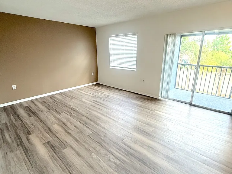 2515 N Alafaya Trl — Photo 3