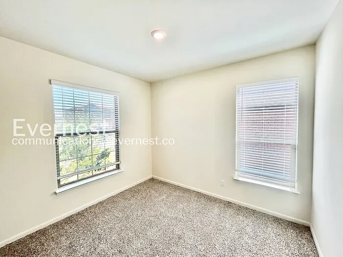 416 Micah Ln — Photo 11