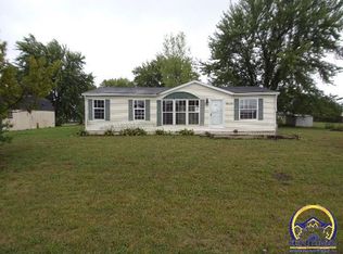10723 Trail Ridge Dr, Ozawkie, KS 66070