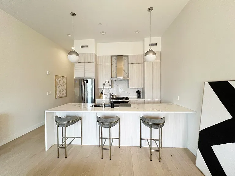 360 Meridian St #7 — Photo 1