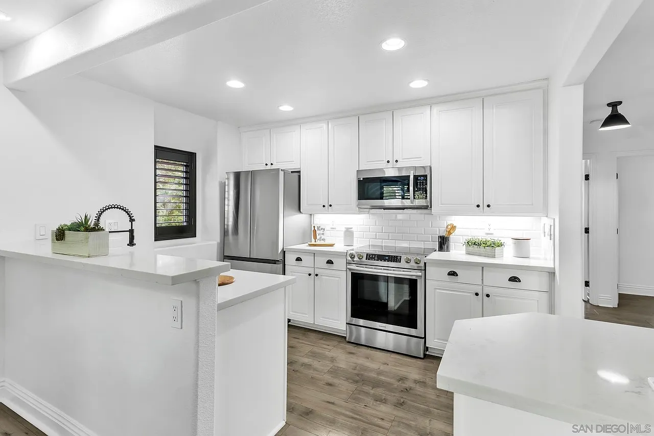 2 bed, 1017 sqft, $4,500 — Photo 3