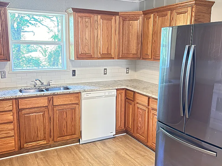 1526 Goliad St — Photo 2