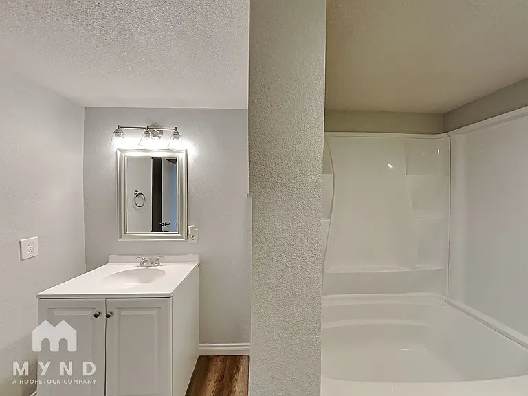 5025 Carmen Blvd — Photo 11