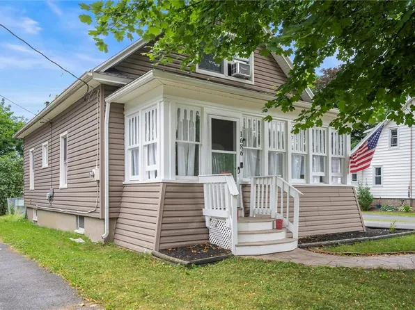 1686 Division St, Palmyra, NY 14522