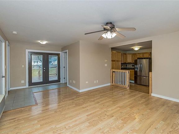 4th image of 168 NW Lincoln Ave