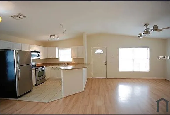3 bed, 1212 sqft, $2,500 — Photo 2