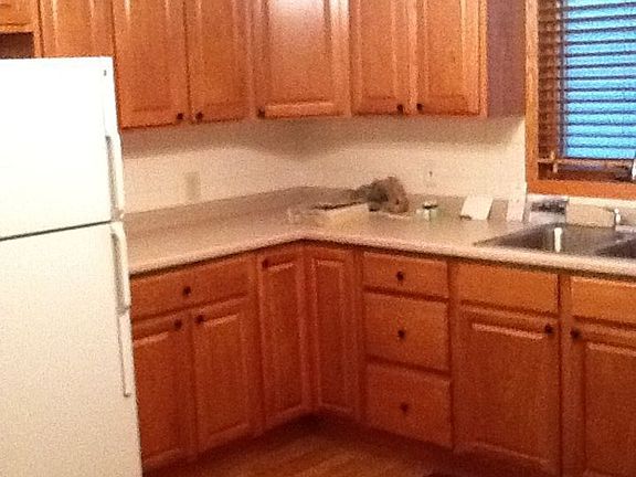 3rd image of 845 Potomac Ave