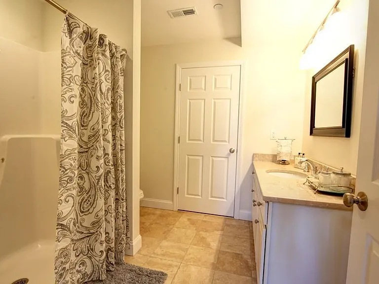 120 Wyllis Ave #118 — Photo 8