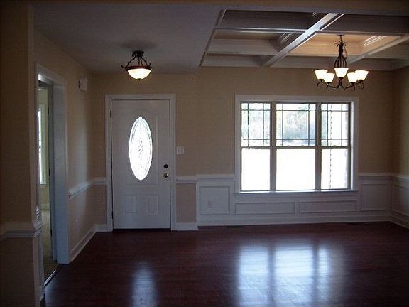 3rd image of 203 Willow Pond Dr