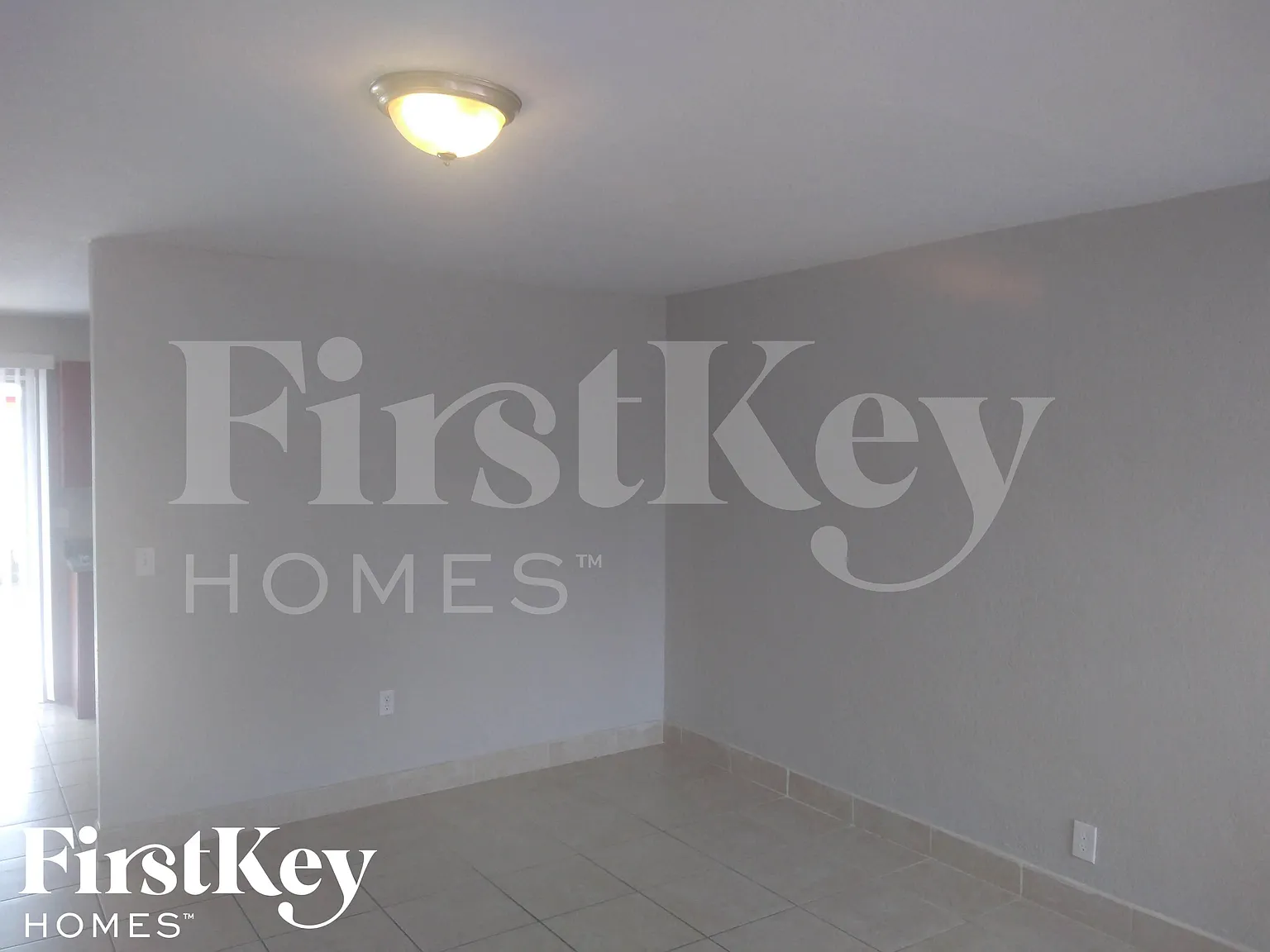3 bed, 2.0 bath, 1090 sqft, $2,565 — Photo 3
