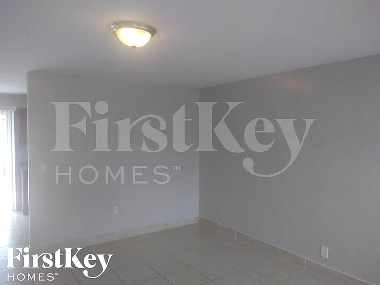 3740 NW 4th Pl — Photo 3