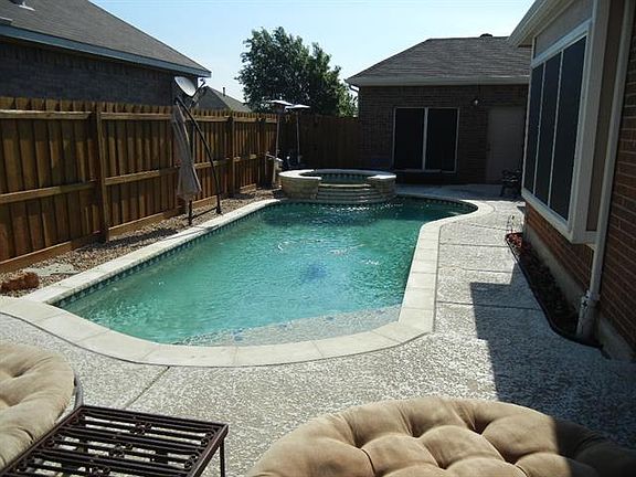 5th image of 2037 Camelot Dr