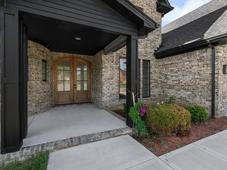 413 Weston Park — Photo 3