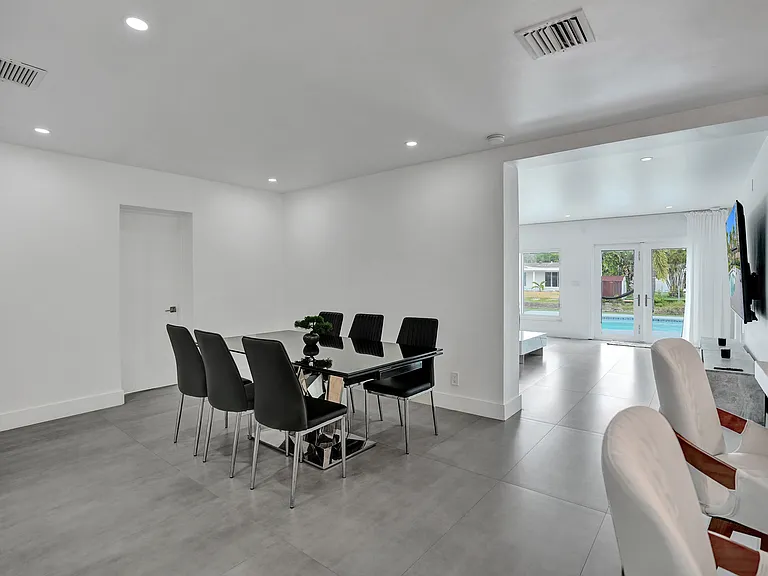 4480 SW 34th Dr — Photo 16