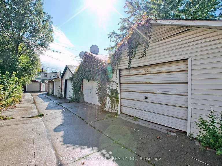 19 Britannia Ave — Photo 22