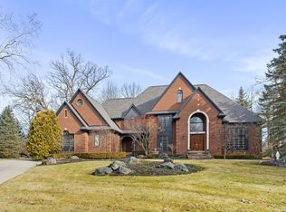 5489 Carrollton Ct, Rochester, MI 48306