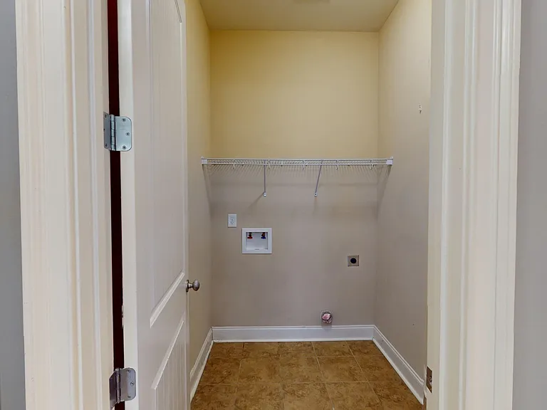 415 Melison Dr — Photo 7