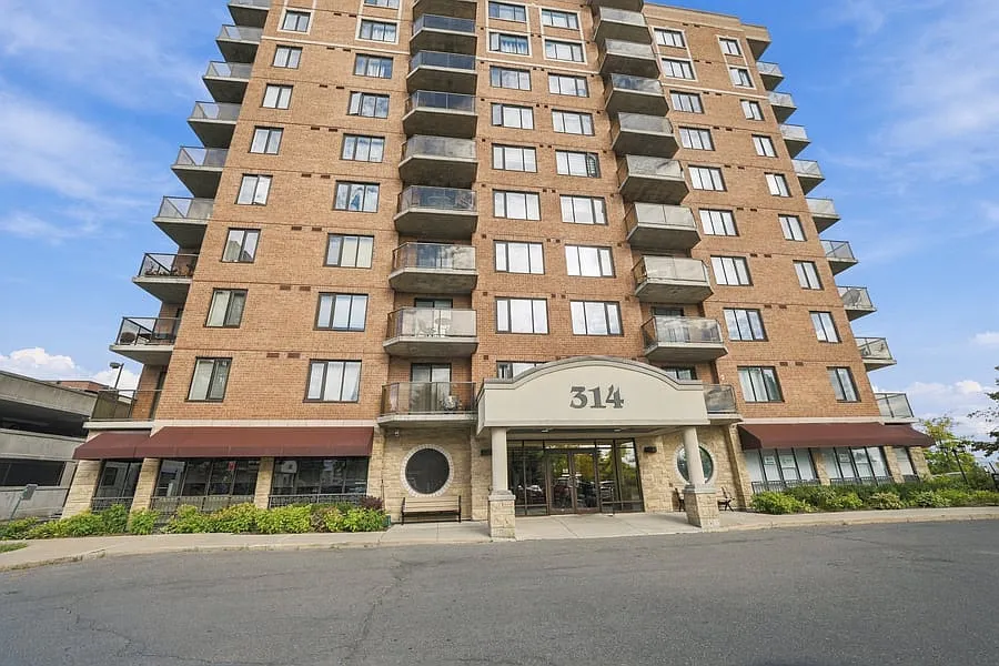 314 Central Park Drive Unit 604 — Photo 1