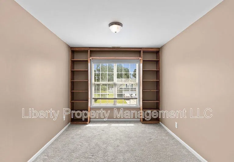 130 Breezewood Dr — Photo 17