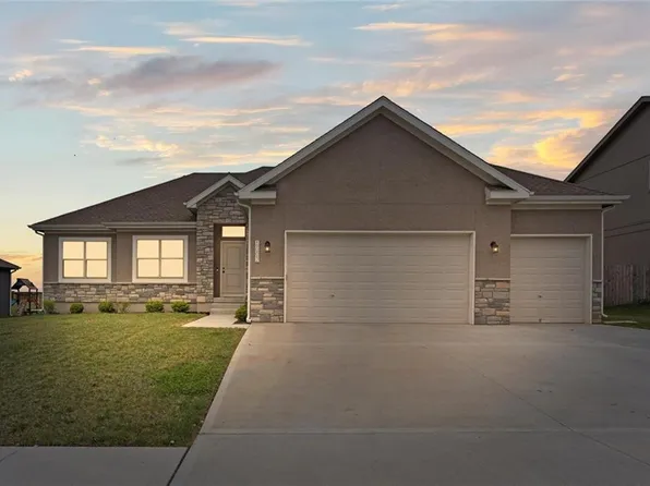 1002 Fox Trot Dr, Odessa, MO 64076