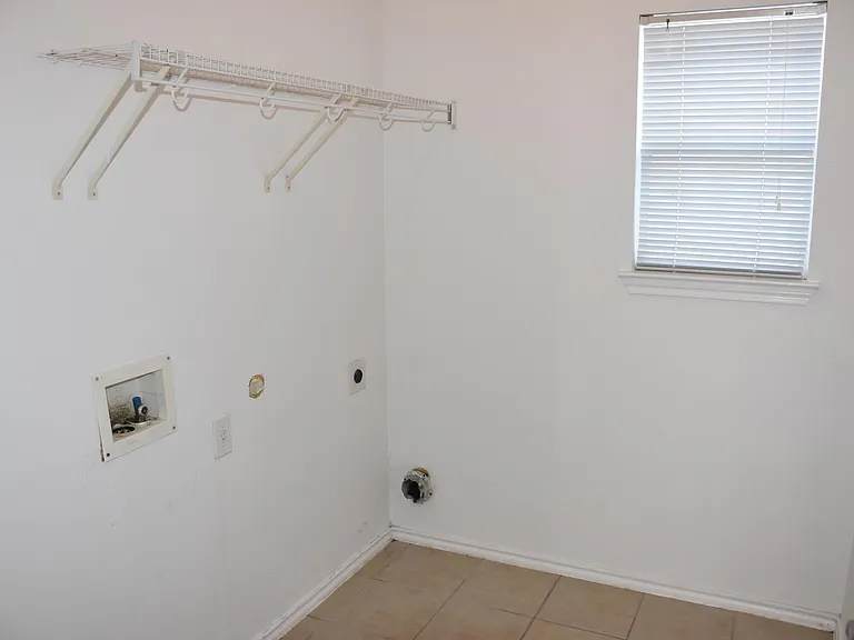 11300 Dimmit St — Photo 7