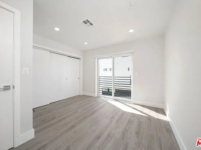 5221 1/2 Cleon Ave — Photo 9