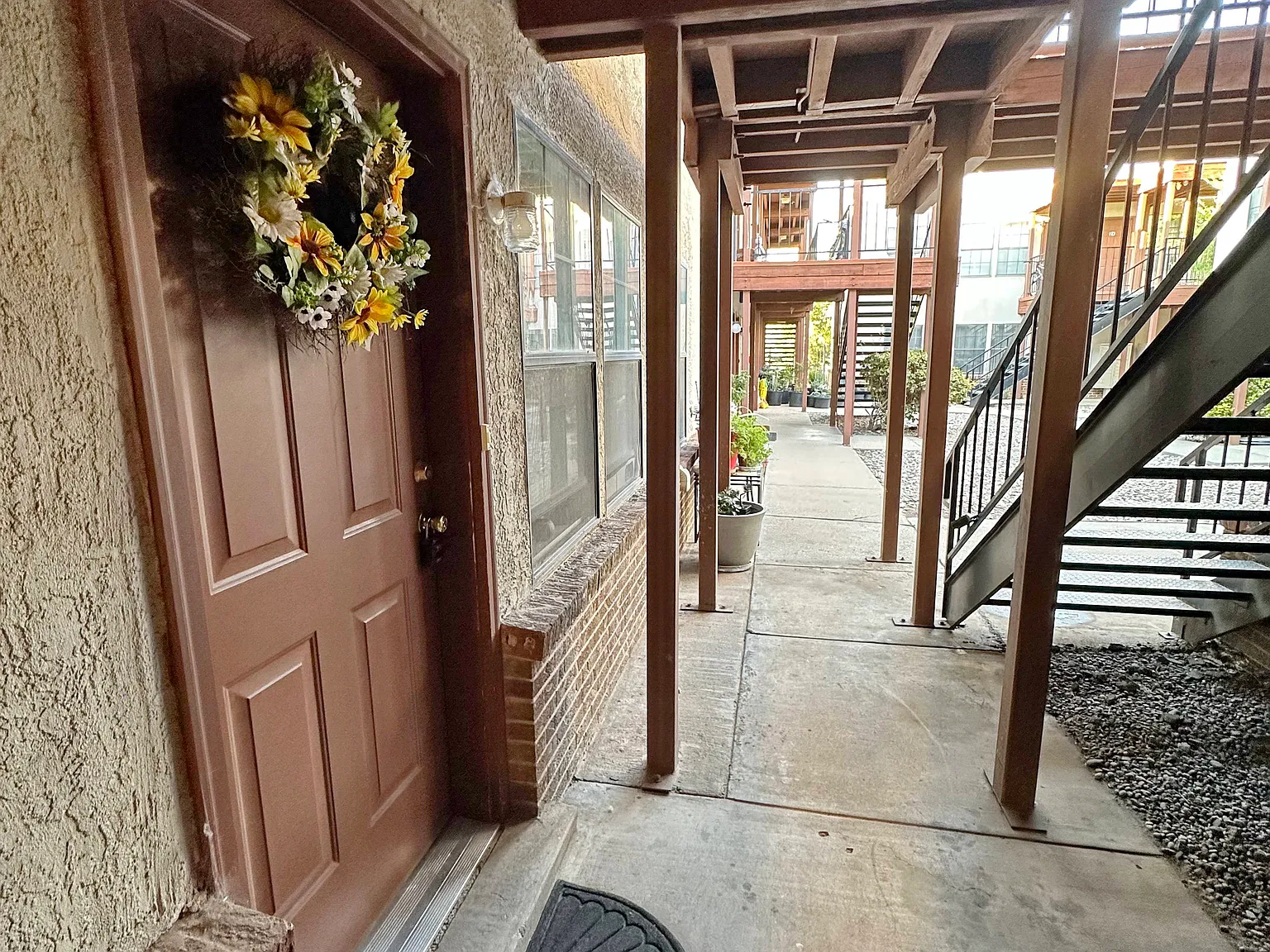Updated Downtown 1 Bed w/ free WIFI & Gated Parking — Photo 4