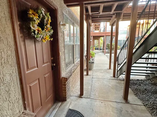 Updated Downtown 1 Bed w/ free WIFI & Gated Parking, 1021 Coal Ave SW APT 13, Albuquerque, NM 87102