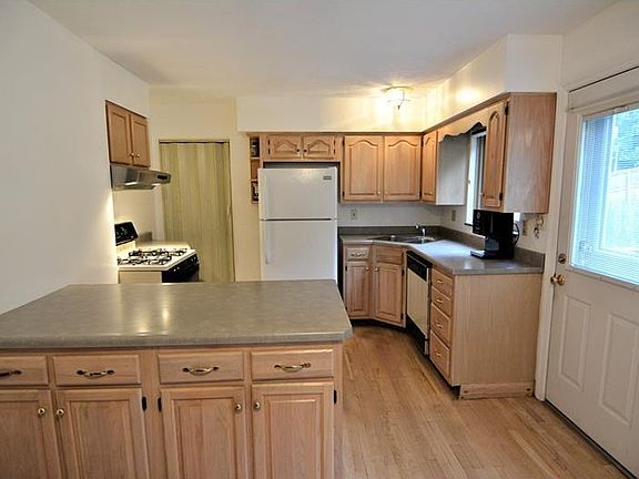 3rd image of 221 Arborwood Dr