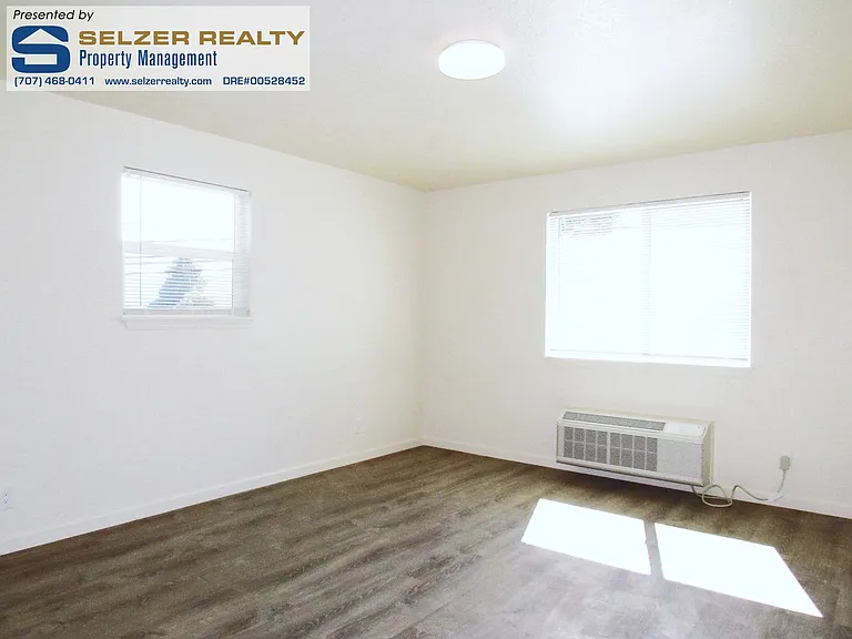 316 N Main St — Photo 7