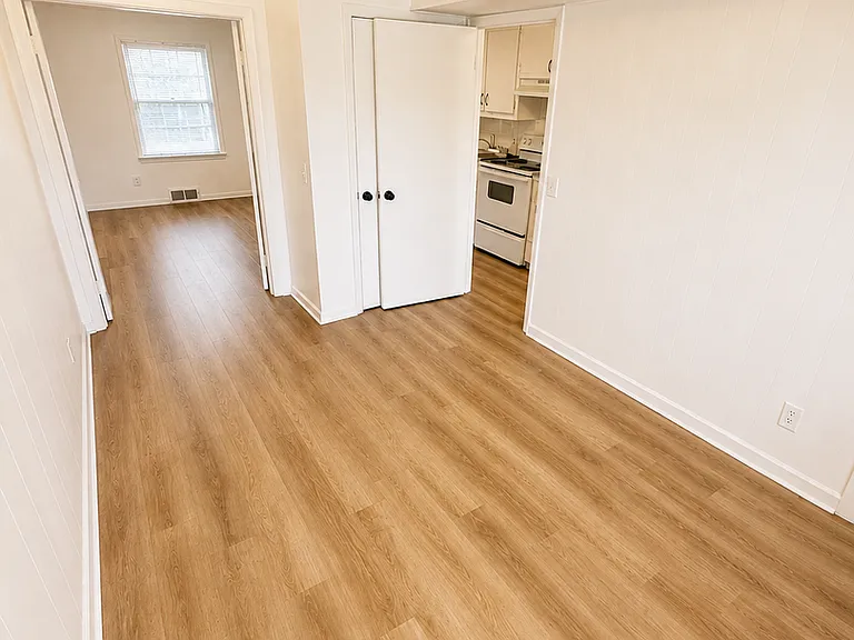 1300 Lola Ave — Photo 9