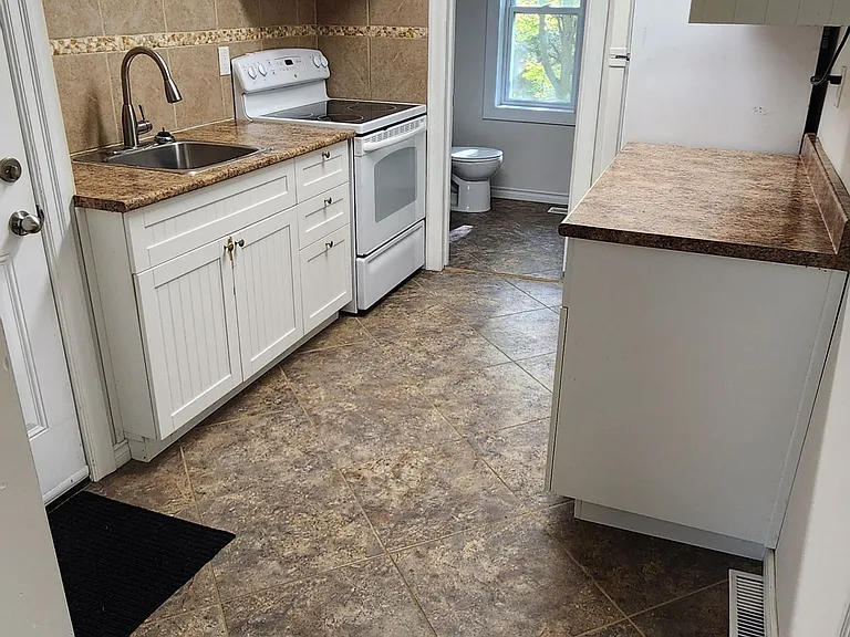 16296 Woodbine Ave #3 — Photo 11