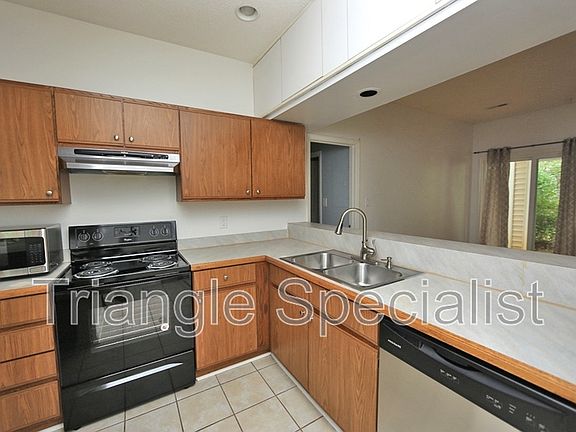 5th image of 6020 Winterpointe Ln APT 101