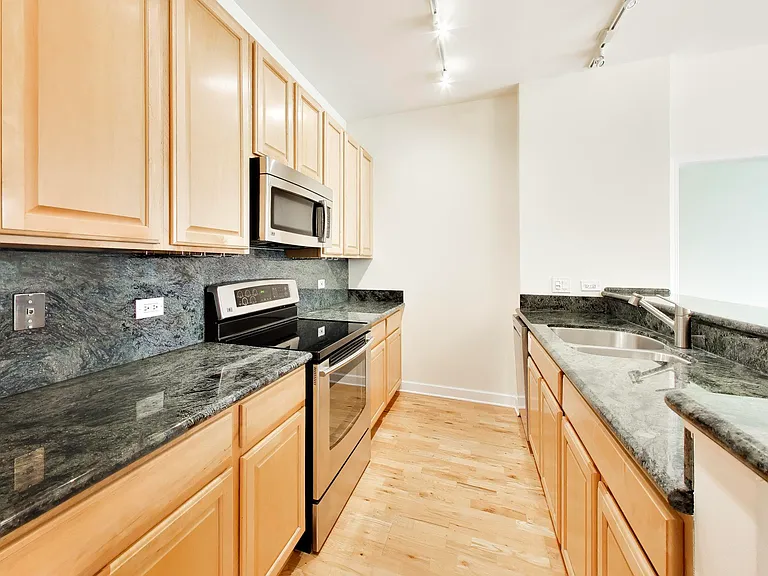 1322 S Prairie Ave #607 — Photo 8